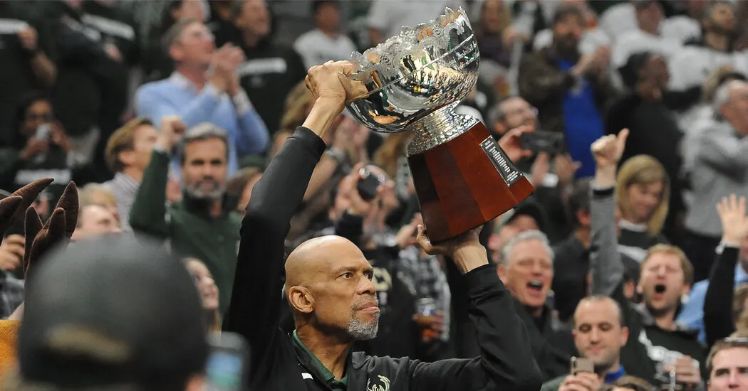 The Bucks Have Big-Time Supporters: Kareem and Oscar Robertson