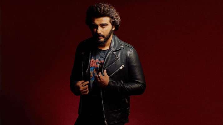 Ek Villain Returns: Arjun Kapoor drops new video in smiley mask, says 'aye villains, filter try karlo'