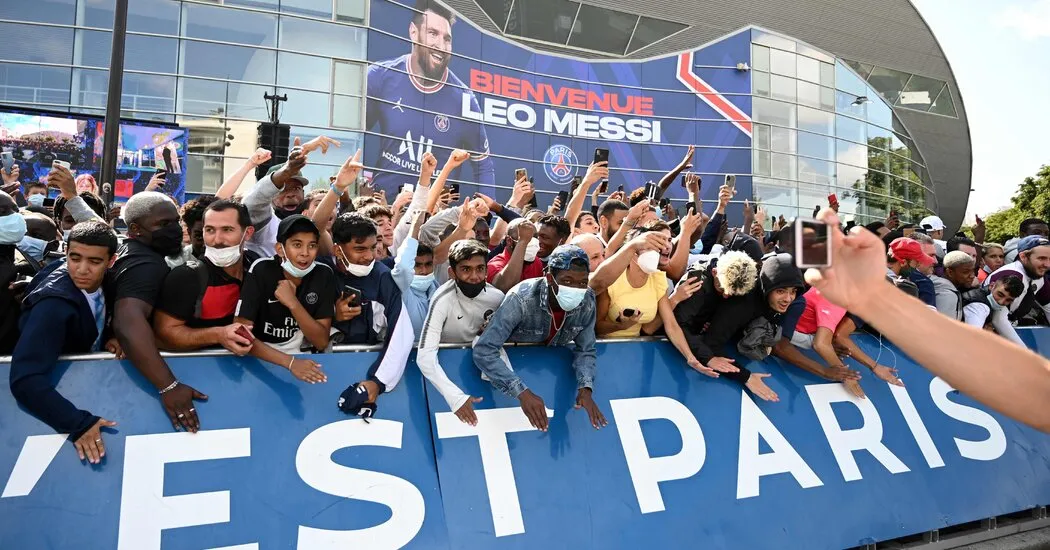 After Tearful Departure, Cheers Greet Messi in Paris