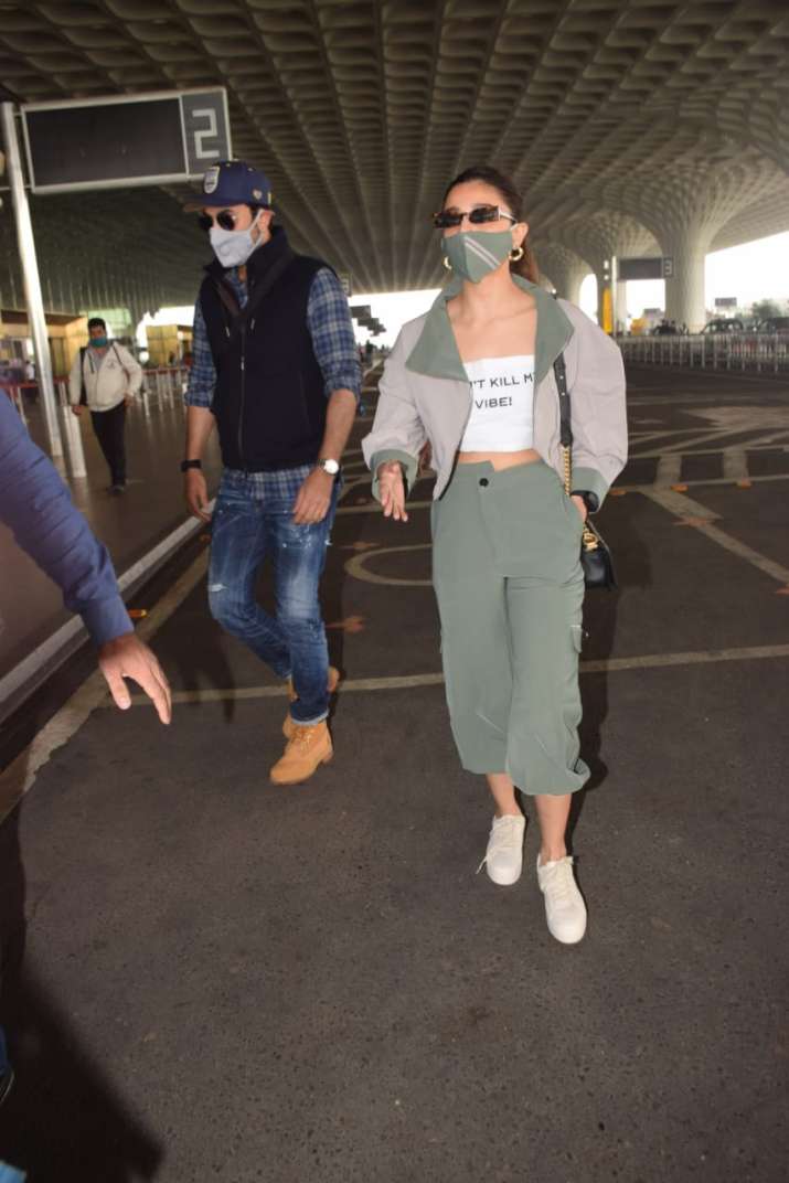 India Tv - Alia and Ranbir spotted at Mumbai airport