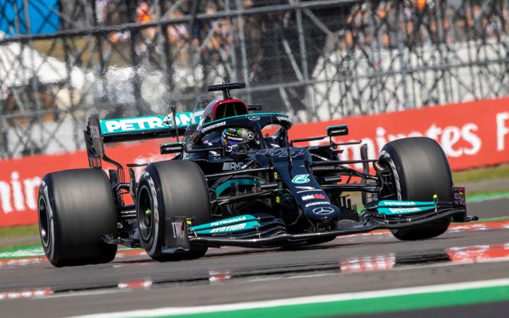 Hamilton wins at Silverstone, Verstappen crashes out
