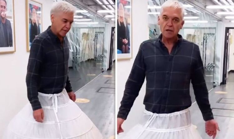 Phillip Schofield turns up to This Morning in a skirt as he warns 'keep your distance'