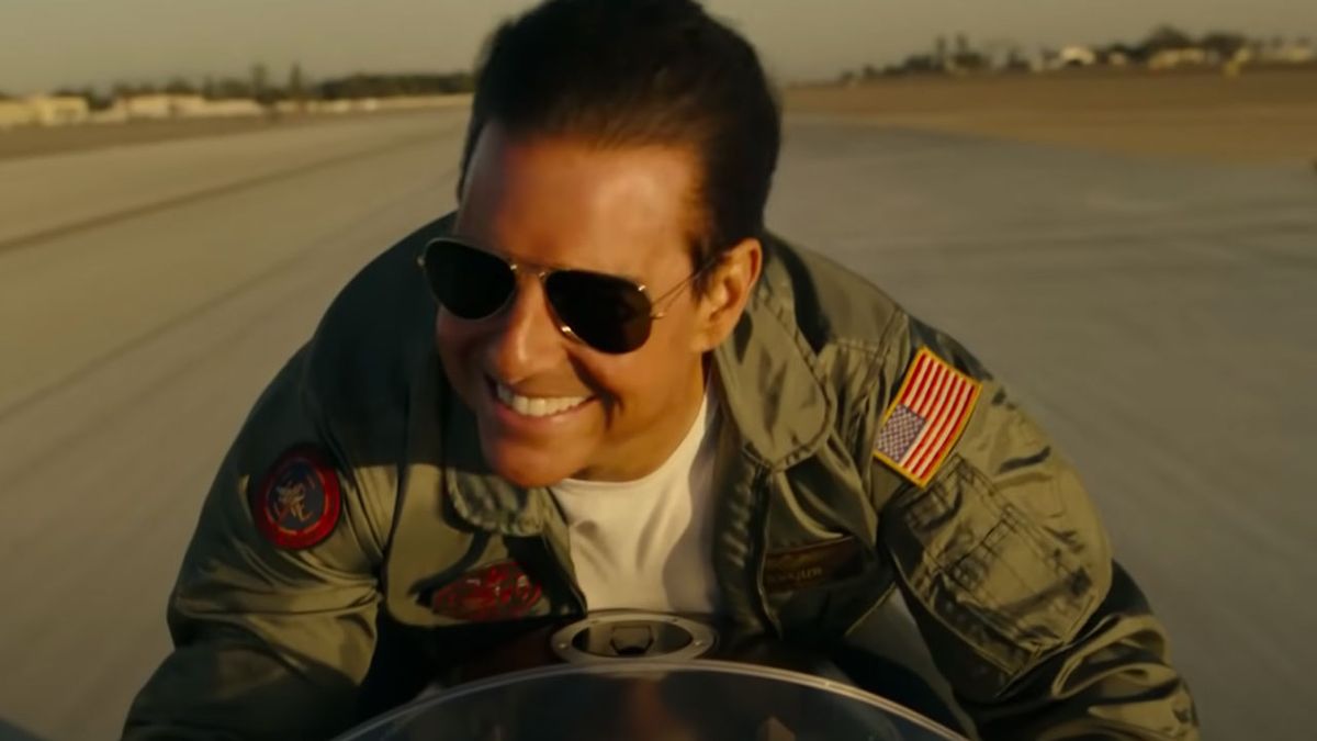 See How Tom Cruise Screened Top Gun: Maverick For Some Lucky Fans After Delays And Delays