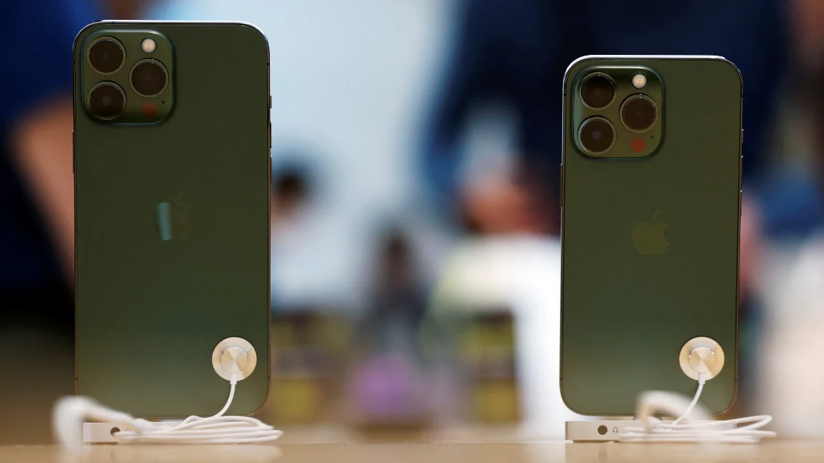 iPhone 14 Pro Alleged Screen Protector Tips Pill-Shaped Hole-Punch Cutout