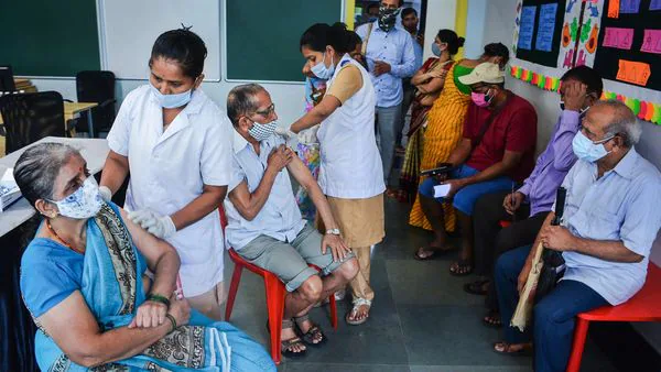 Senior citizens special FD scheme latest rates: SBI vs ICICI vs BoB vs HDFC Bank