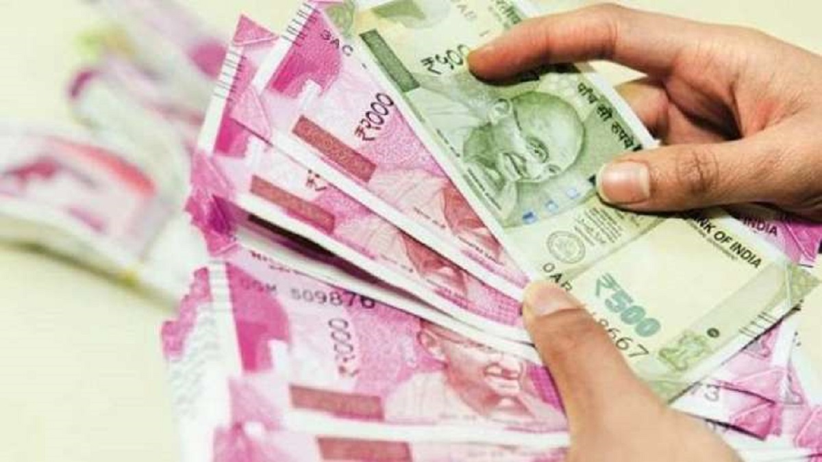 Rupee likely to remain under pressure in 2023, say economists