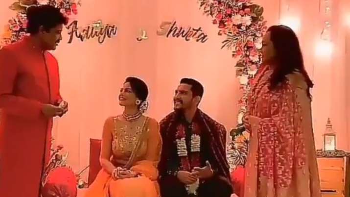 Aditya Narayan, Shweta Agarwal's pre-wedding celebrations begin with Tilak ceremony| Video