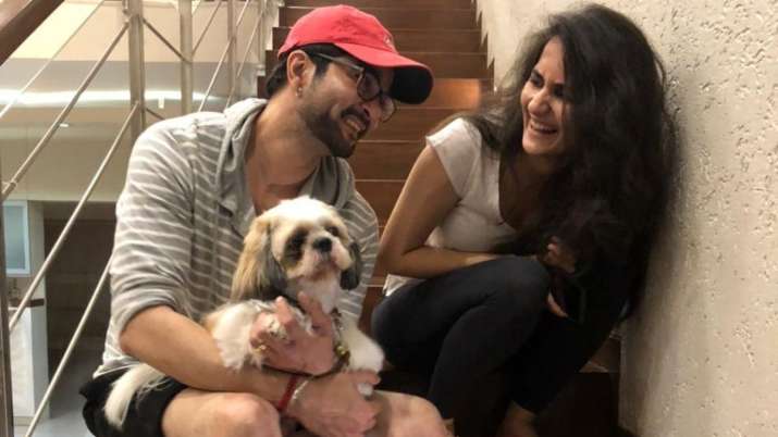 Bigg Boss OTT ex-contestant Raqesh Bapat shares happy pics with his dog Murphy, niece after returning home