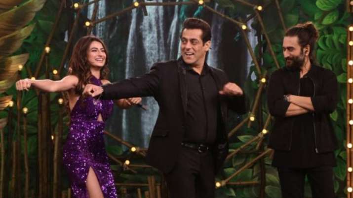 Bigg Boss 15 Weekend Ka Vaar: Salman Khan welcomes 2022 in style with Anu Malik, Palak Tiwari