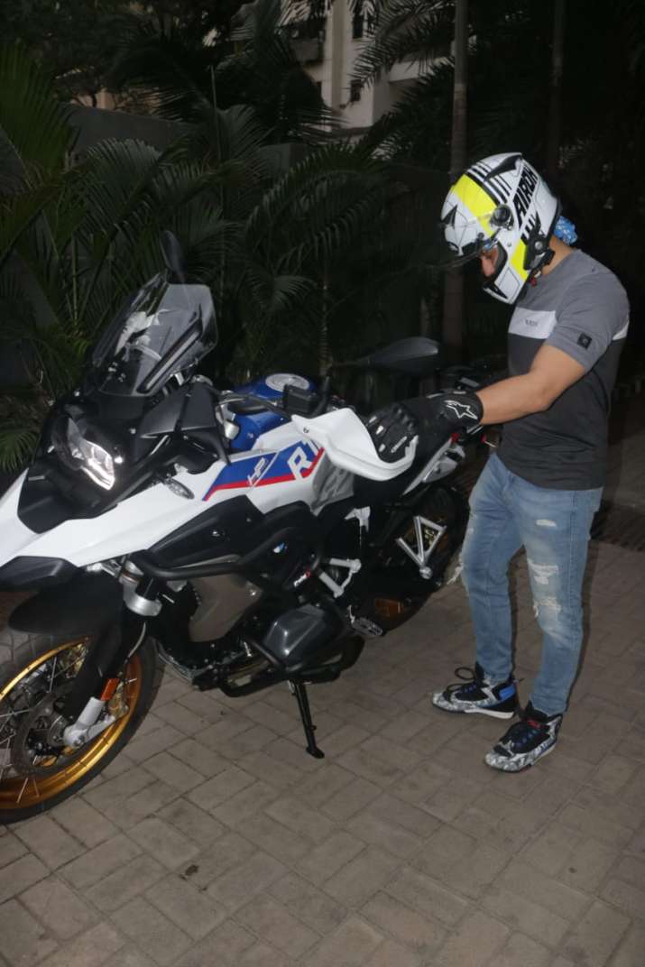 India Tv - Kunal Kemmu with his new BMW superbike India Tv - Kunal Kemmu