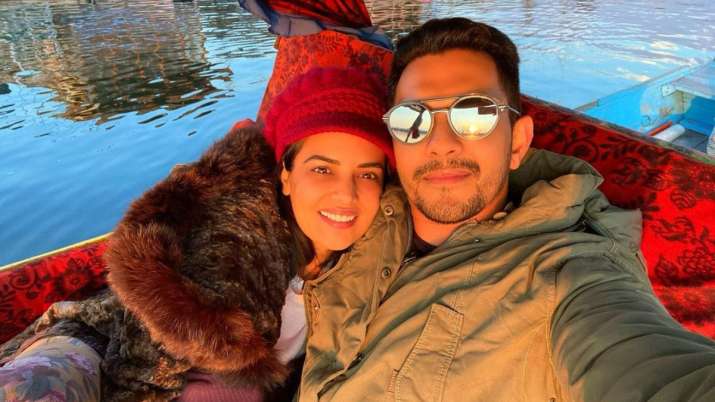 Aditya Narayan dedicates mushy post to wife Shweta Agarwal from Srinagar honeymoon