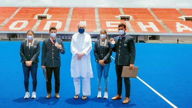 Odisha CM felicitates hockey players; Lakra, Rohidas offered DSP appointment