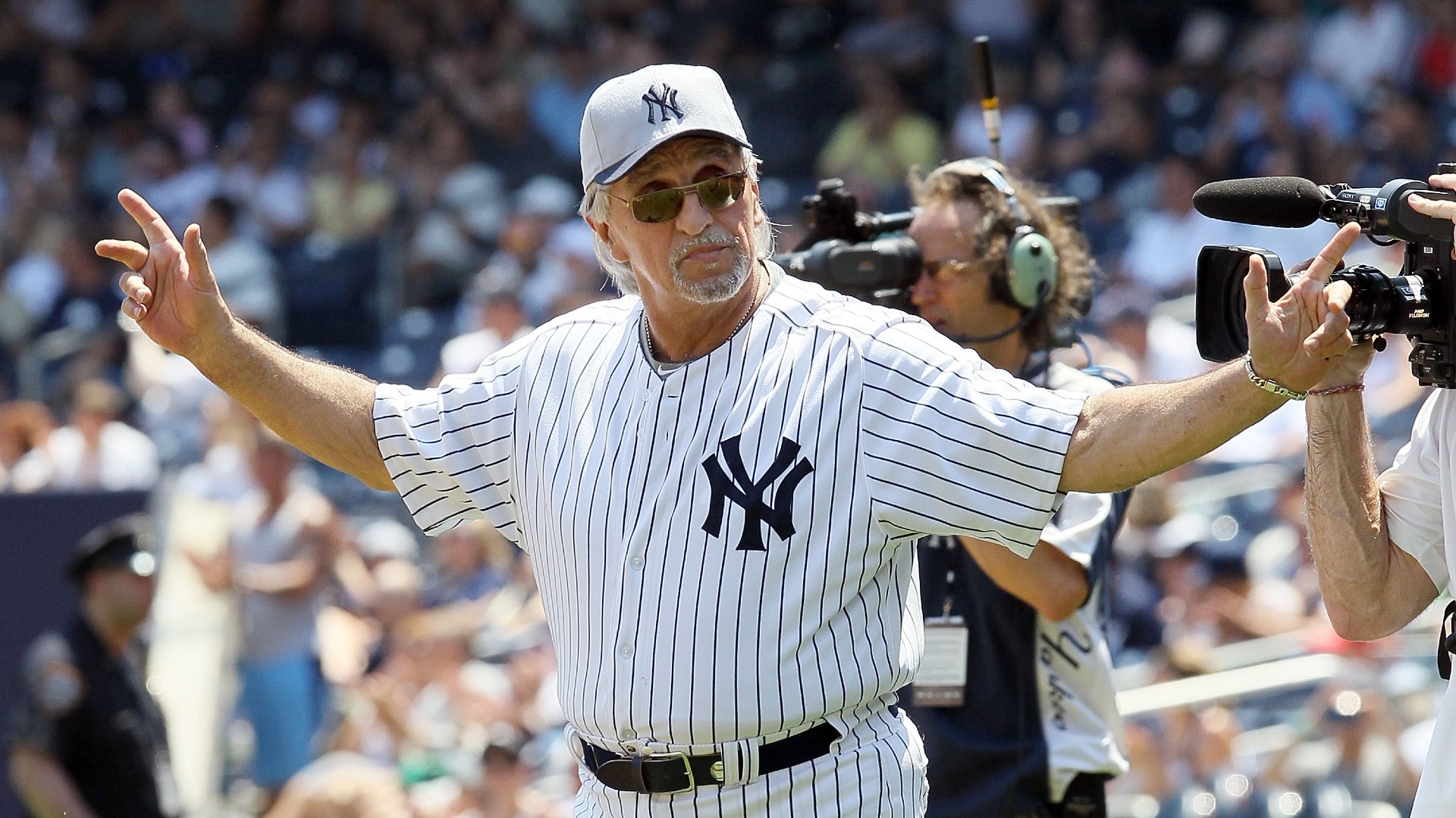 Joe Pepitone suing Baseball Hall of Fame over game-used Mickey Mantle bat