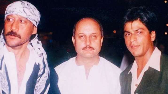 Shah Rukh Khan, Anupam Kher & Jackie Shroff's major throwback pic is the best thing on internet today