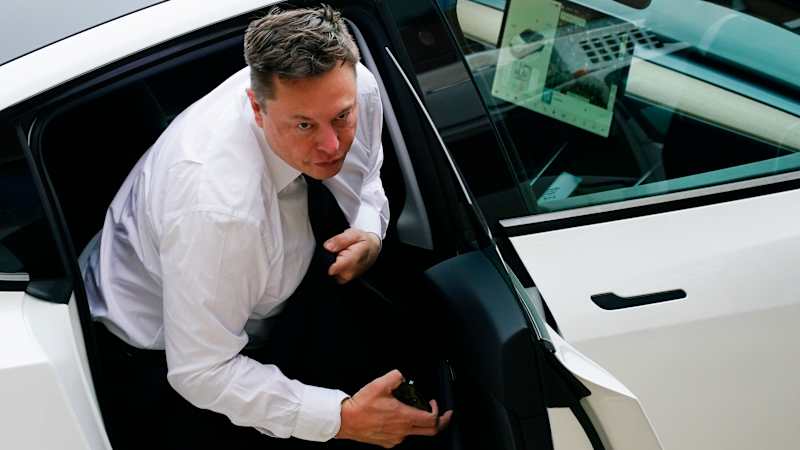 Elon Musk clashes again with lawyer, calls SolarCity deal 'a no-brainer'