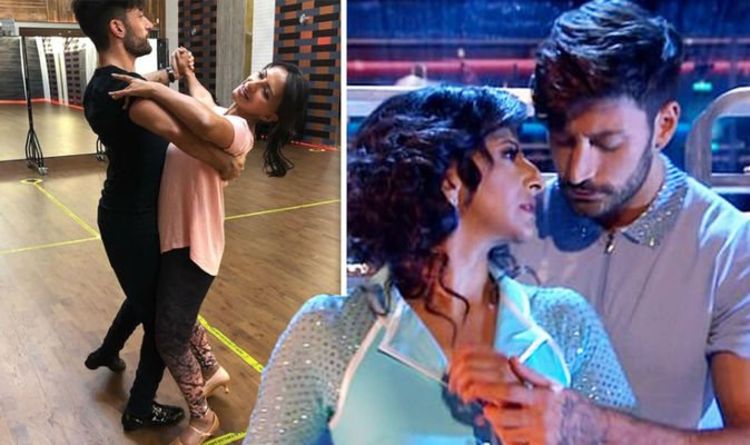Ranvir Singh’s WhatsApp photo features Strictly pro Giovanni as they swap late night texts