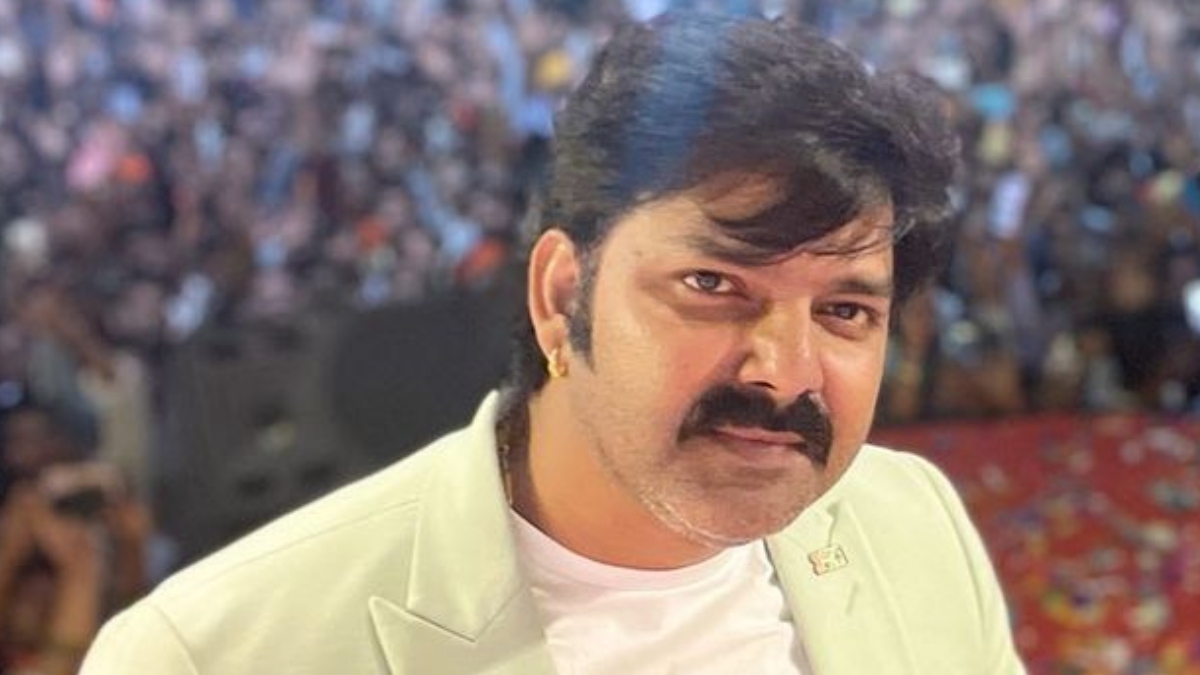 Bhojpuri star Pawan Singh gets attacked with stone during live performance In UP | Watch