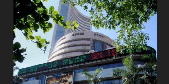 Sensex tumbles over 300 pts in early trade; Nifty tests 15,650