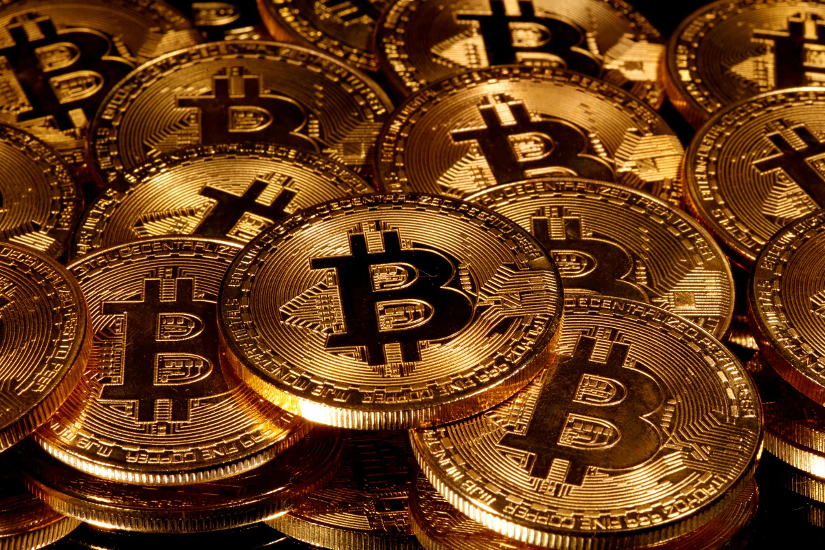 Bitcoin Falls to Three-Week Low as IRS Seeks Approval for Reporting Rules
