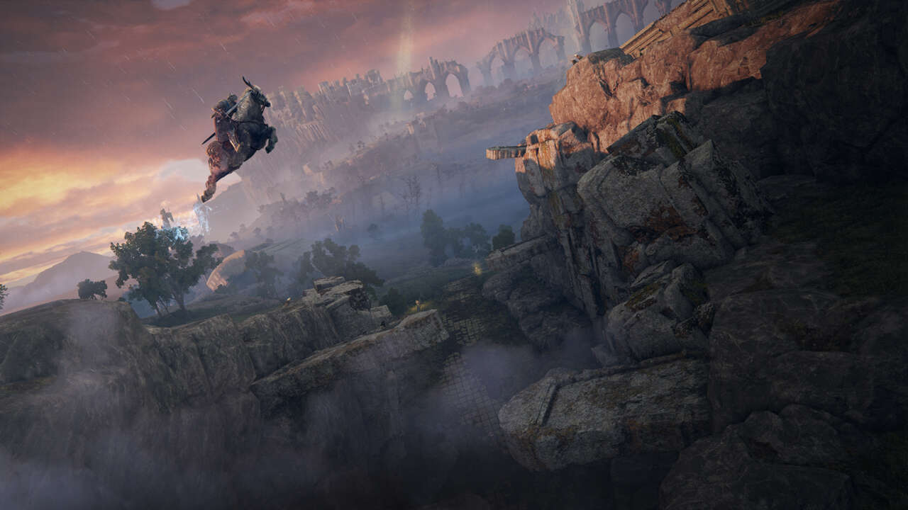 Elden Ring Isn't A Dark Souls Sequel, But George R.R. Martin Thinks It Is