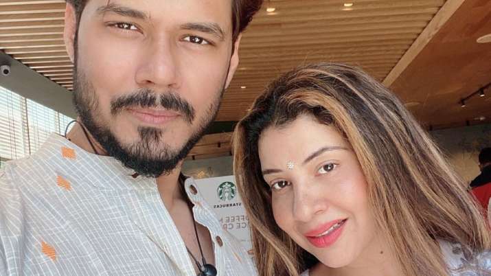 VIDEO: Sambhavna Seth, her husband Avinash apologise for hurting sentiments of Adivasi community