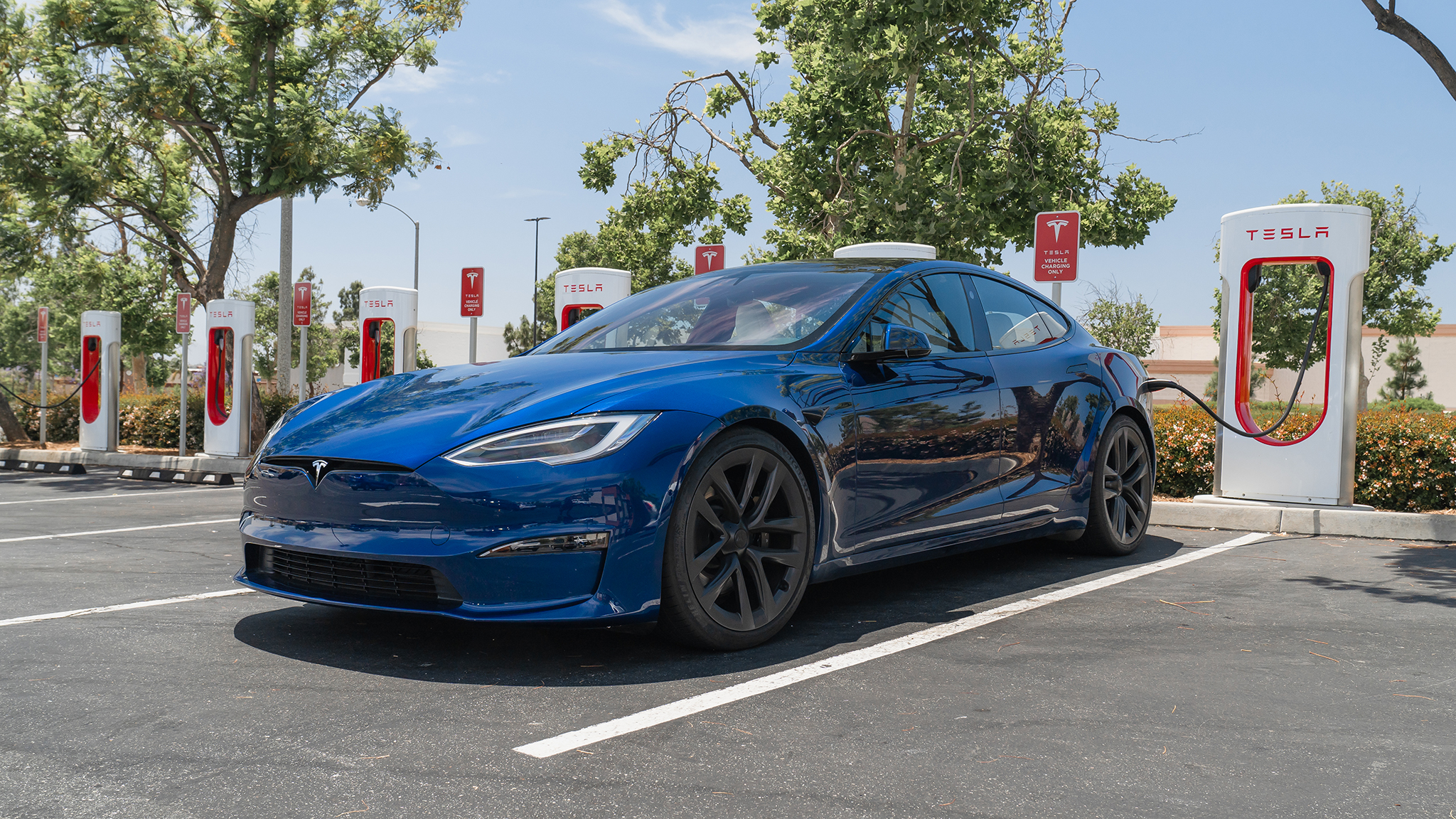 Tesla Model S Plaid Fast-Charging and Range Test: How Far Can It Go?