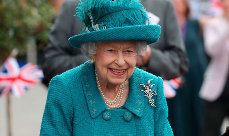 Queen 'anything but frail' as 're-energised' royal meets Coronation Street stars - video