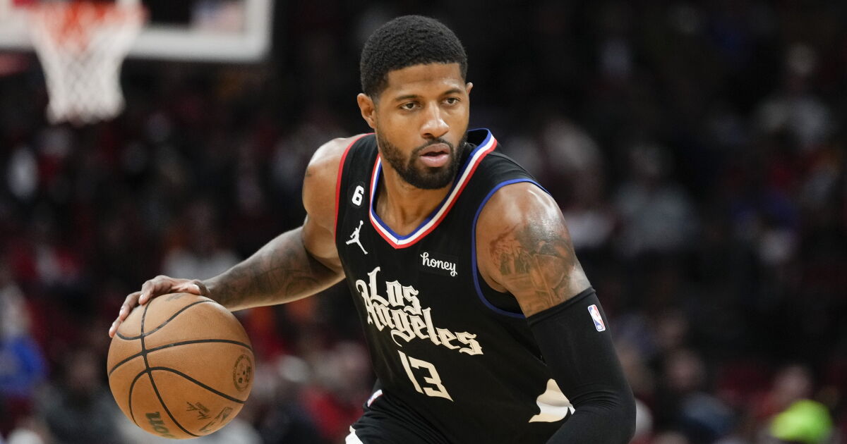 Knee issue sidelines Paul George in Clippers' blowout win over Spurs