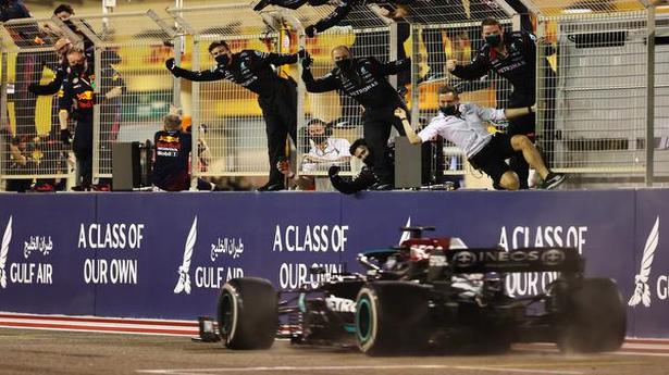 Bahrain GP | Hamilton wins a thrilling season-opener