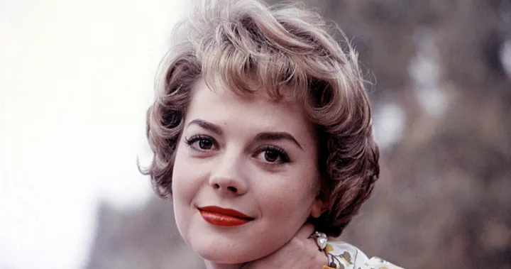 Natalie Wood was sexually assaulted by Kirk Douglas, her sister alleges - National | Globalnews.ca