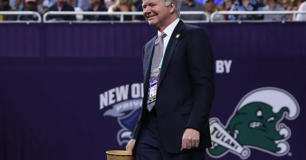 Mark Emmert to Step Down as President of the N.C.A.A.