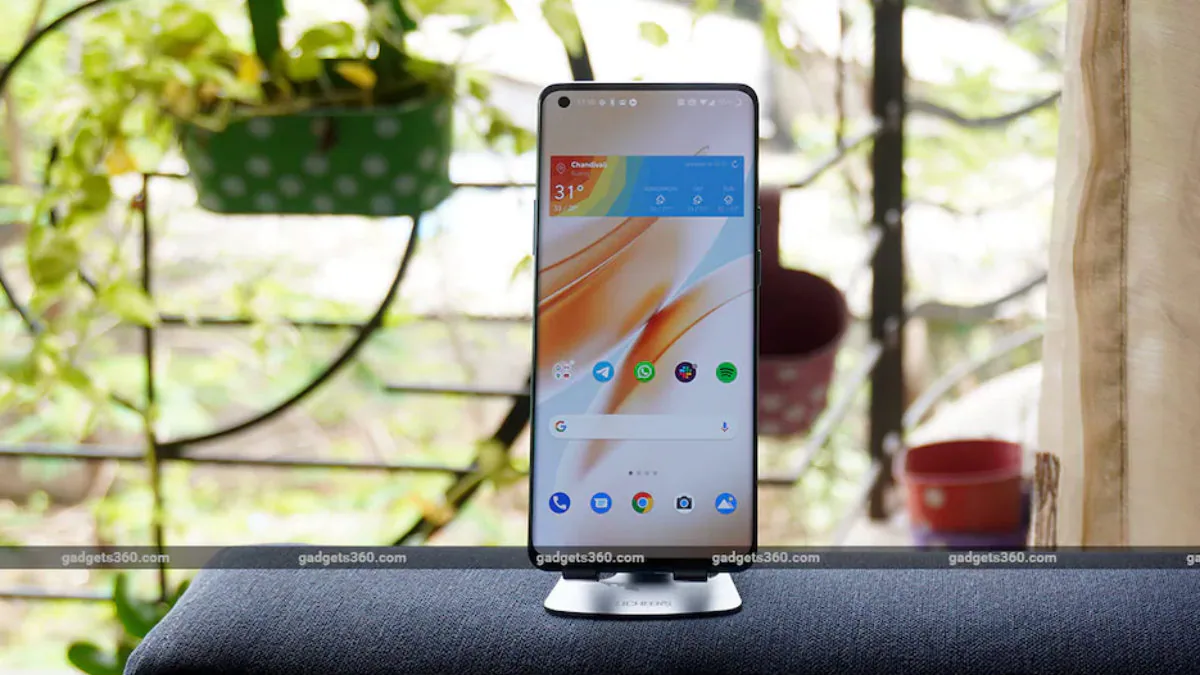 OnePlus 8 and 8 Pro Start Receiving OxygenOS 11.0.2.2 Update