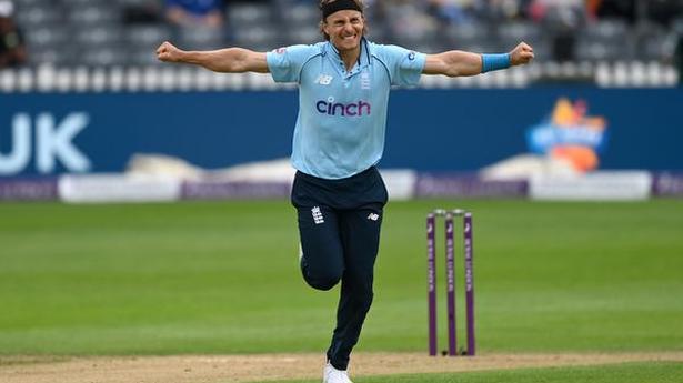 England's Tom Curran restricts Sri Lanka before washout