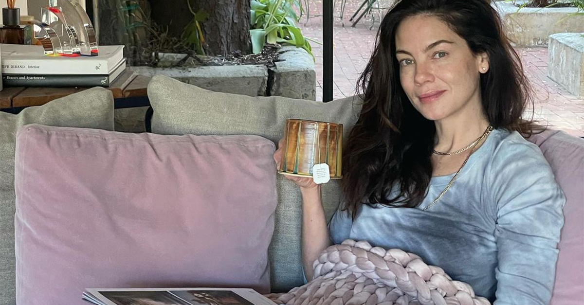 I Tried a Weighted Blanket, and Now I Know What 8 Hours of Sleep Feels Like