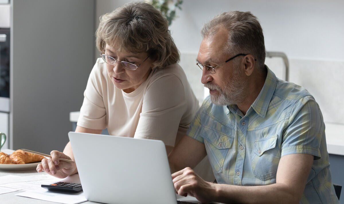 ‘Achilles heel’ Middle earners ‘burning through savings’ to pay soaring energy bills