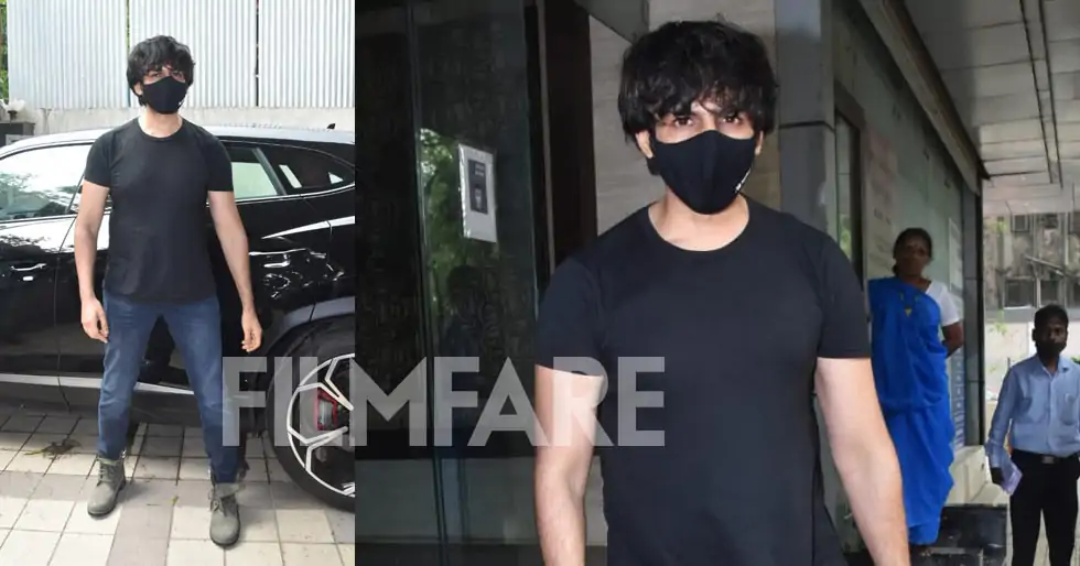 Photos: Kartik Aaryan snapped at Rohit Dhawan's office