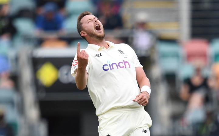 England fight back, but not enough