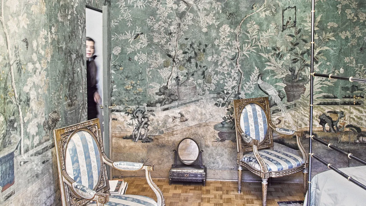 Wallpaper Is Back—Here’s How to Do It, and What to Avoid
