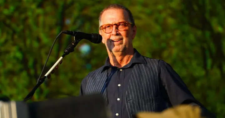 Eric Clapton refuses to play at venues that require vaccination proof - National | Globalnews.ca