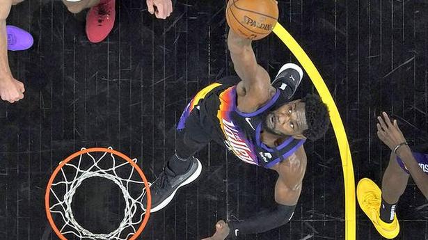 Ayton’s last-second dunk does it for Phoenix Suns