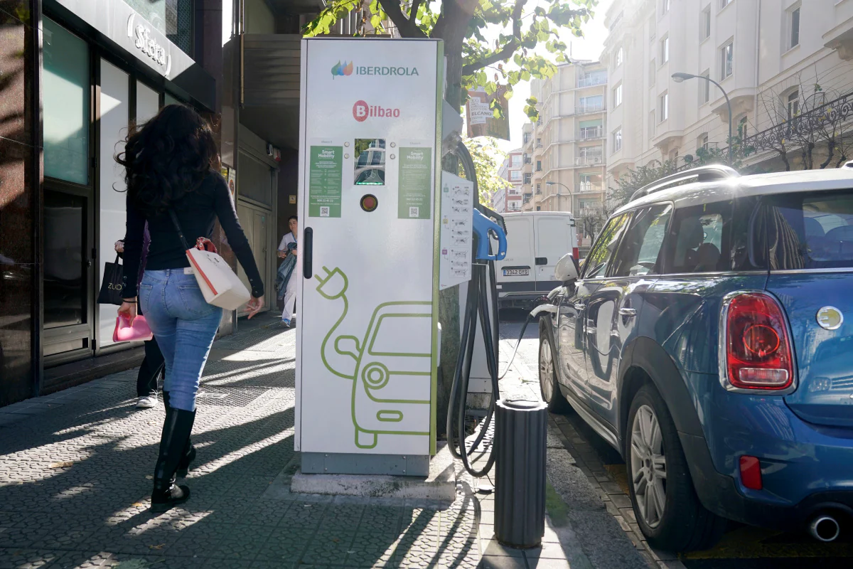 EU Says It Could Be Self-Sufficient in Electric Vehicle Batteries by 2025