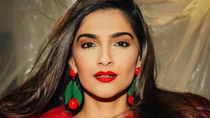 Sonam Kapoor likes the 'freedom' she enjoys in London: 'I make my own food, shop for my own groceries'