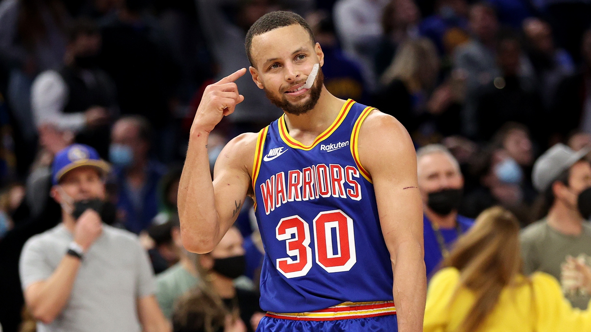 Warriors' Stephen Curry becomes first-ever to hit 3,000 career 3-pointers, extends own NBA record of 3-pointer