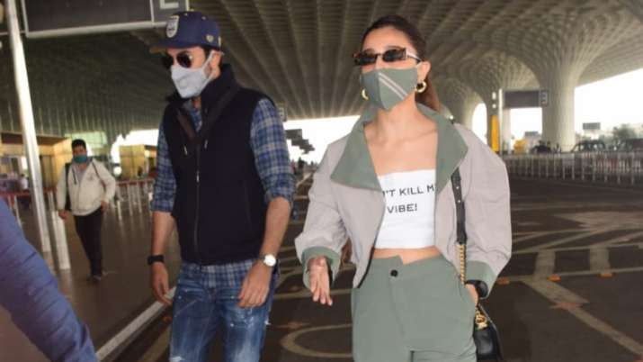 Look how Ranbir Kapoor reacted when paparazzi said he and Alia Bhatt look good together. Watch video