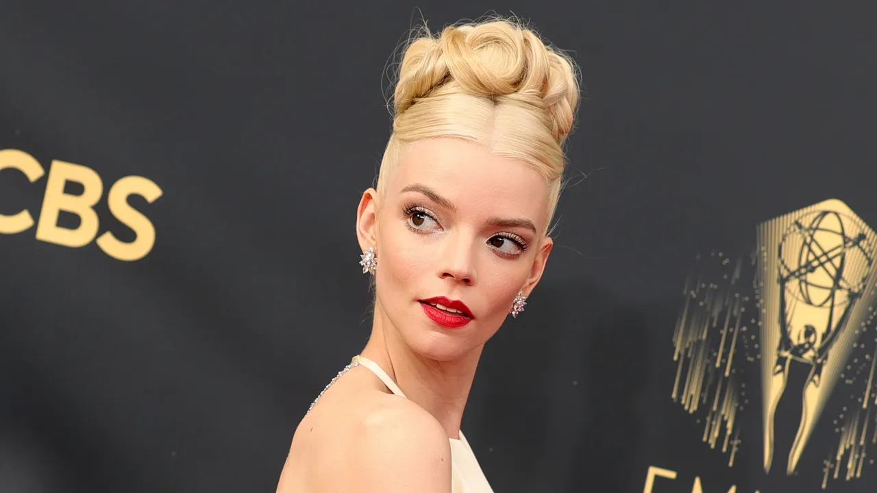 Anya Taylor-Joy Brought Glowing Beauty—And the Perfect Red Lipstick—to the Emmys 2021