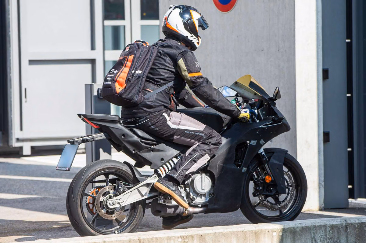 KTM RC 125, 390 updated model spied for the first time, India launch