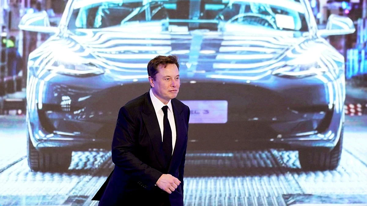 Elon Musk Says Tesla to Layoff 10 Percent Staff, Pause All Hirings