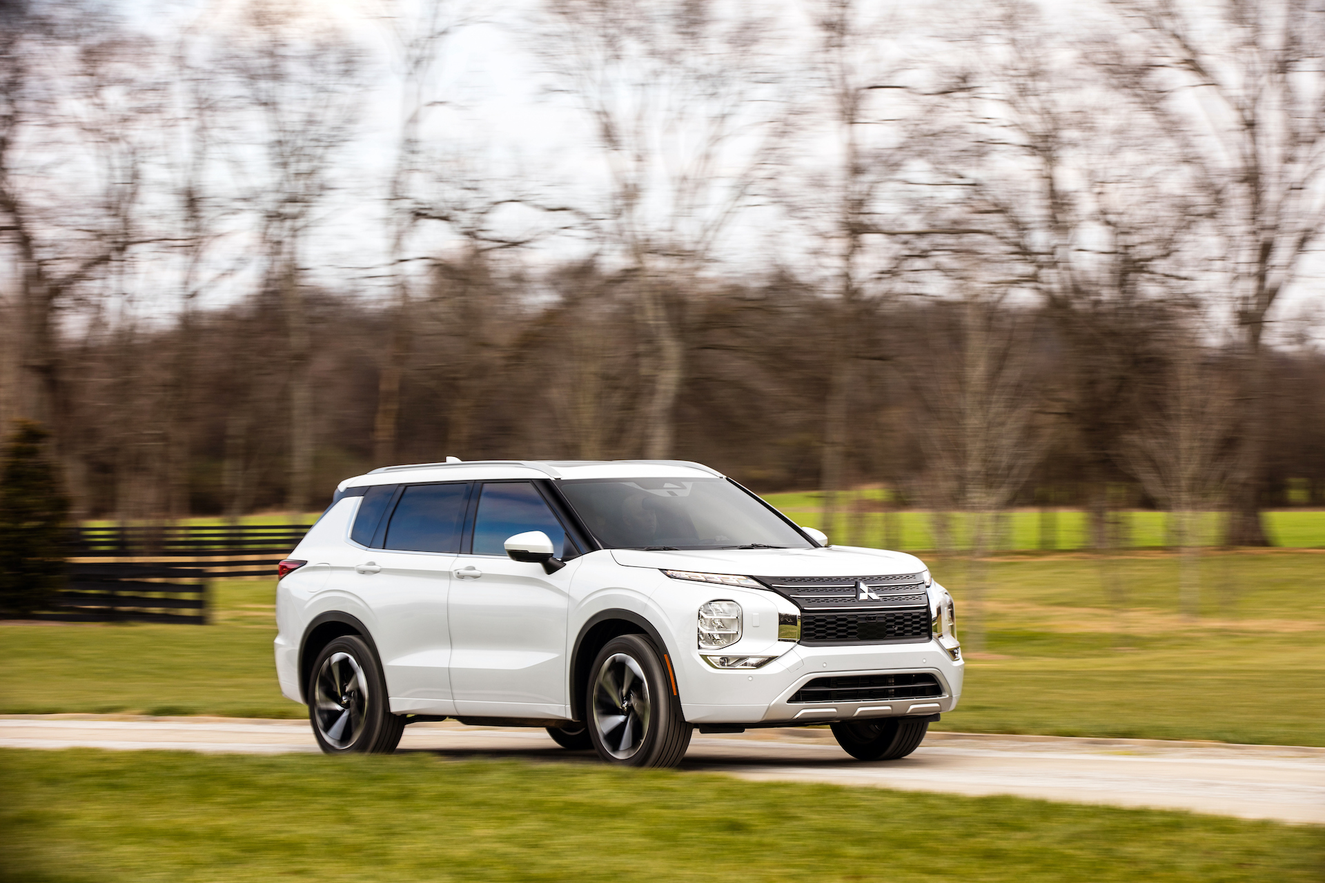 2022 Honda Accord and redesigned Mitsubishi Outlander highlight this week's new car reviews