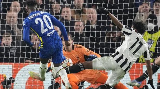 United & Chelsea make the Champions League knockouts