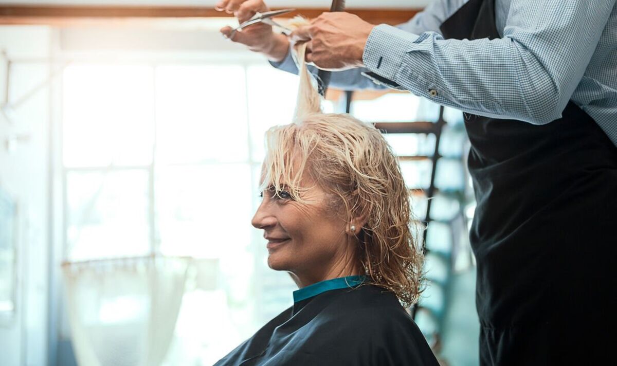 Best hairstyle and colour women 40+ should have - ‘hides wrinkles'